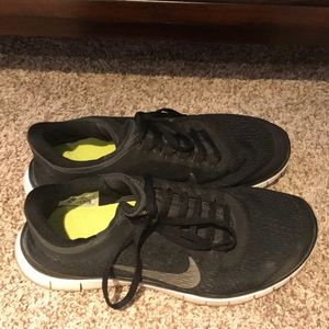 Nike black fly knit size 7.5 running shoe